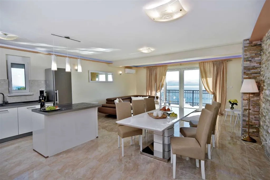 Mimice Villa with Pool for 10+2 Guests