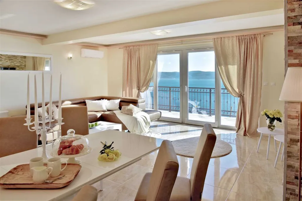 Mimice Villa with Pool for 10+2 Guests
