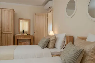 Mimice Villa with Pool for 10+2 Guests