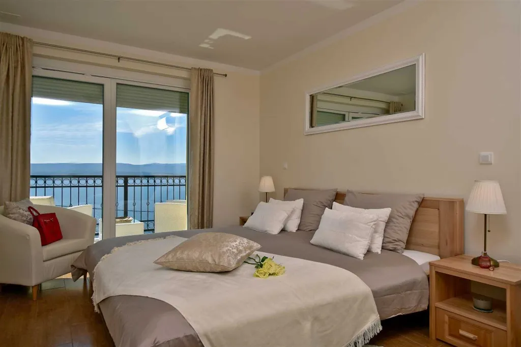 Mimice Villa with Pool for 10+2 Guests