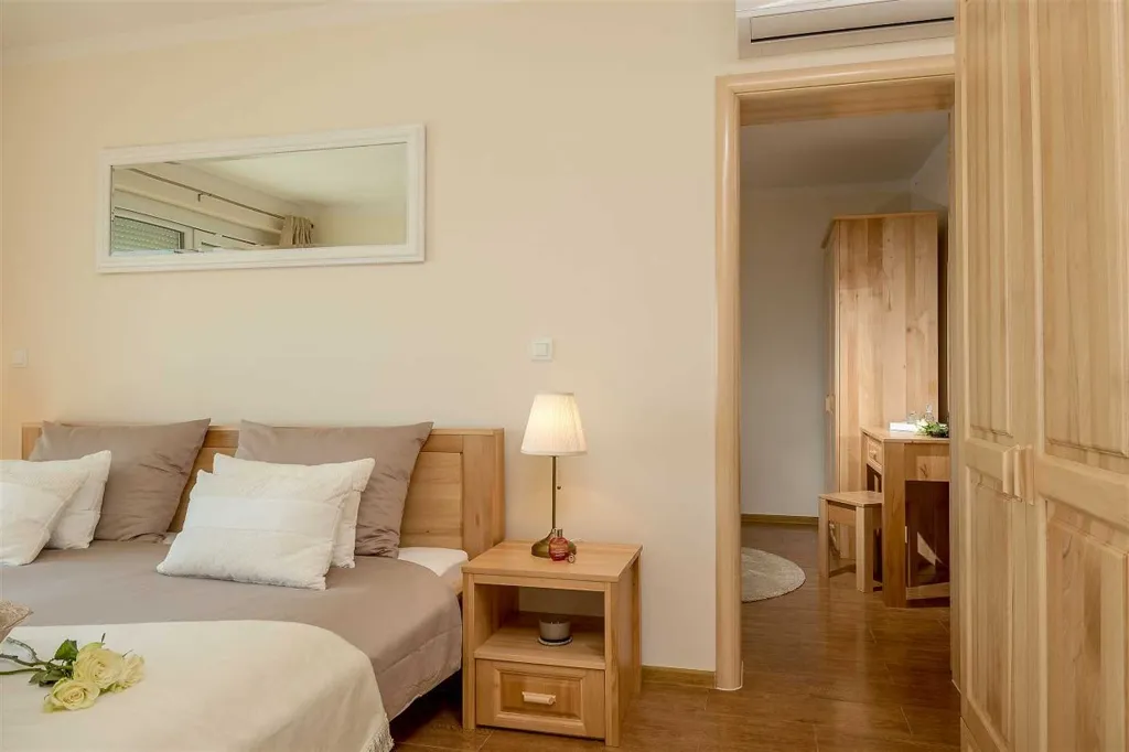 Mimice Villa with Pool for 10+2 Guests