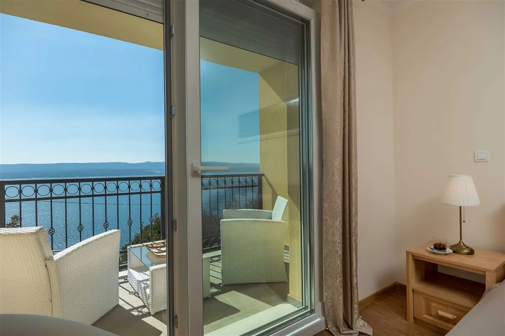Mimice Villa with Pool for 10+2 Guests