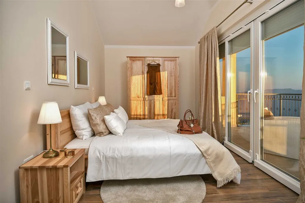 Mimice Villa with Pool for 10+2 Guests