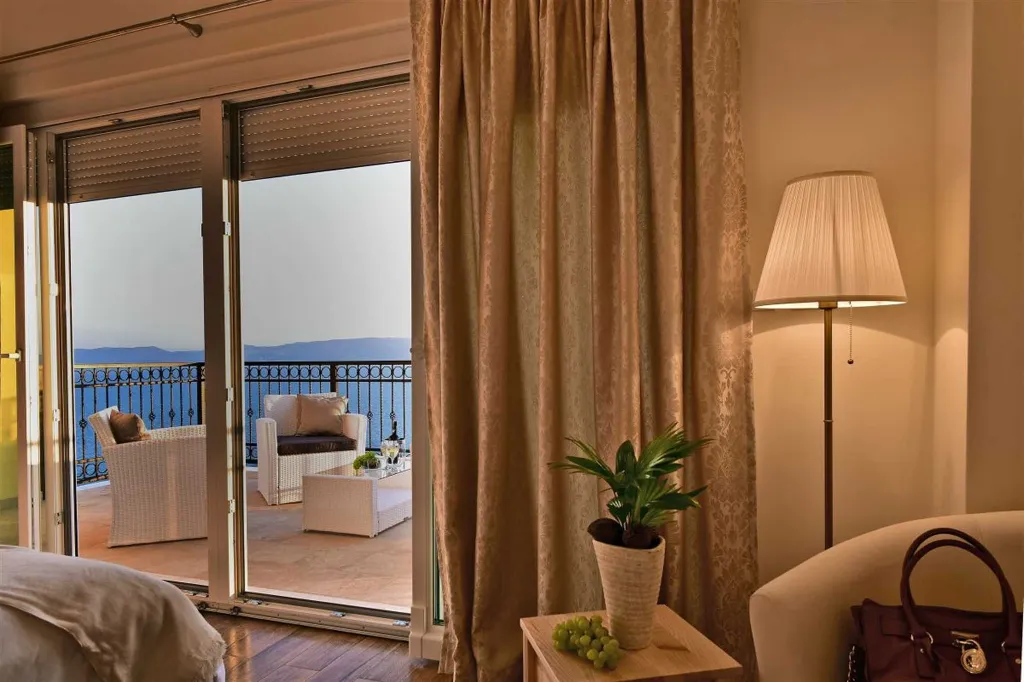 Mimice Villa with Pool for 10+2 Guests