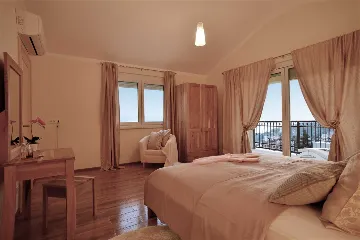 Mimice Villa with Pool for 10+2 Guests