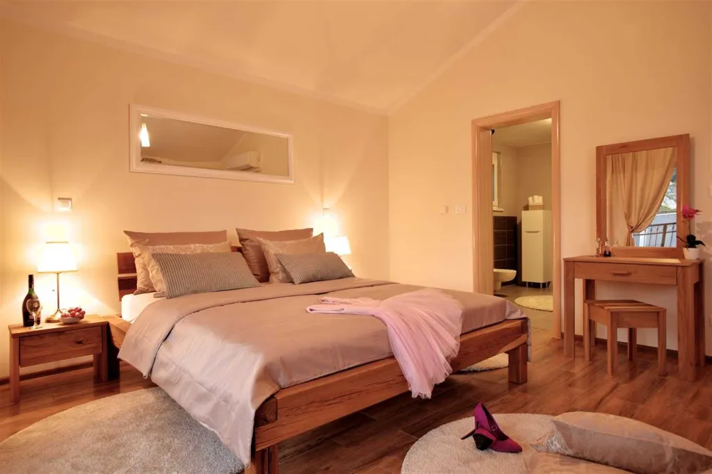 Mimice Villa with Pool for 10+2 Guests