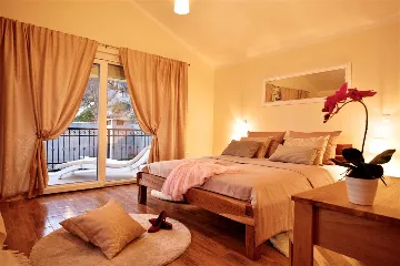 Mimice Villa with Pool for 10+2 Guests