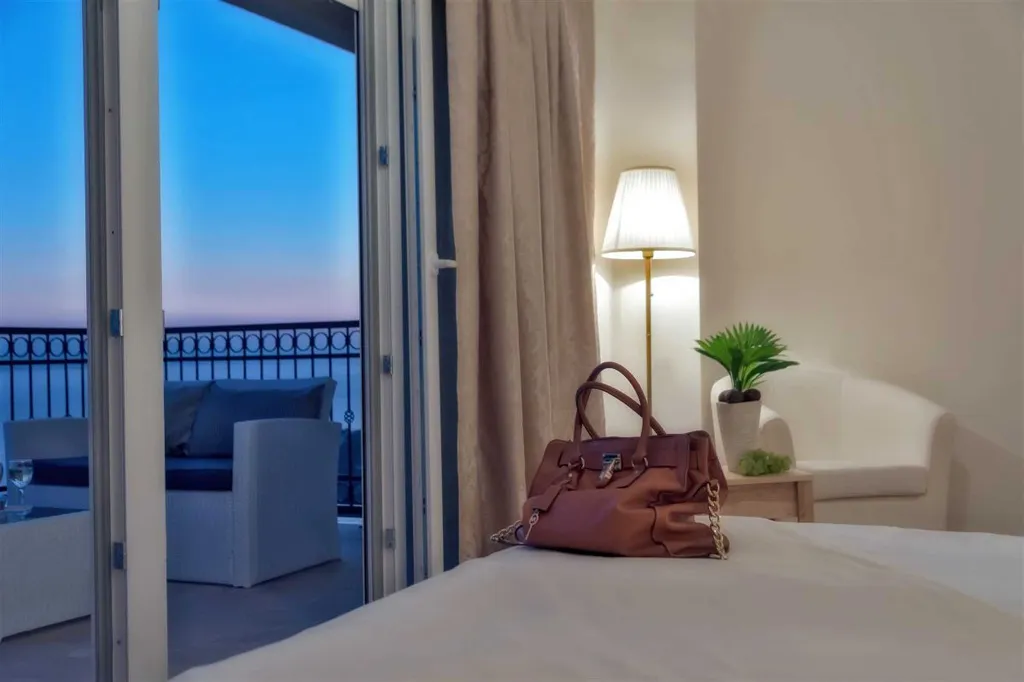 Mimice Villa with Pool for 10+2 Guests