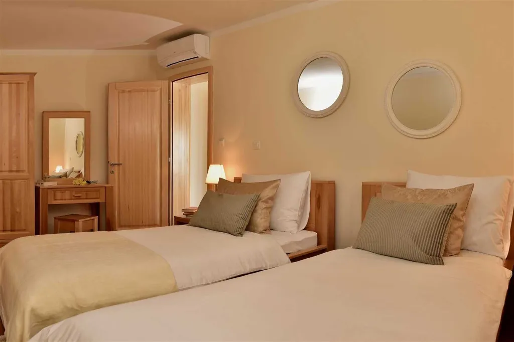 Mimice Villa with Pool for 10+2 Guests