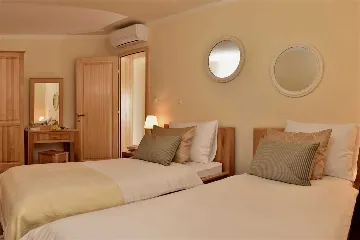 Mimice Villa with Pool for 10+2 Guests