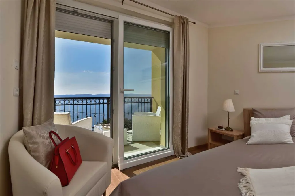 Mimice Villa with Pool for 10+2 Guests