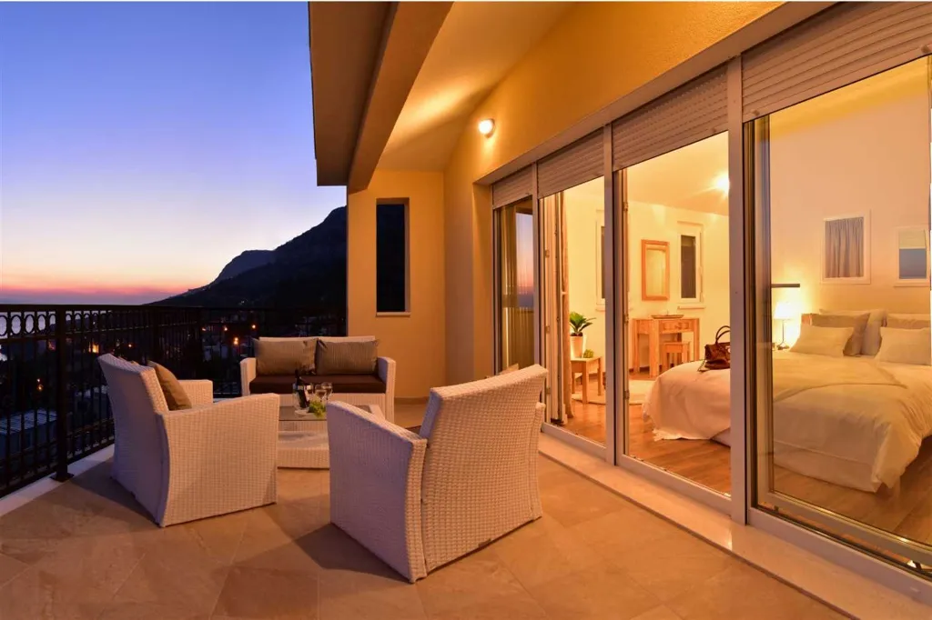 Mimice Villa with Pool for 10+2 Guests