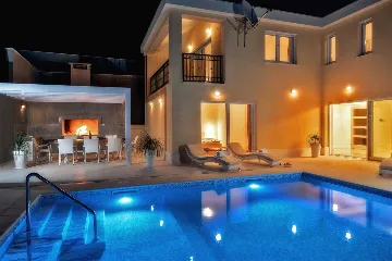 Mimice Villa with Pool for 10+2 Guests
