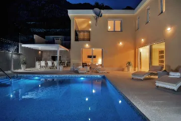 Mimice Villa with Pool for 10+2 Guests