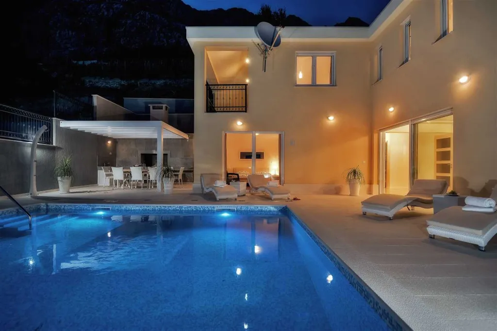 Mimice Villa with Pool for 10+2 Guests
