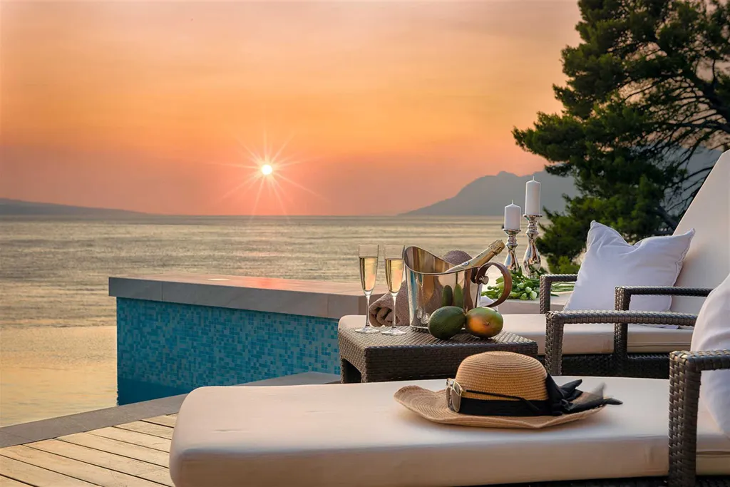5-Bedroom Villa in Brela with Heated Pool