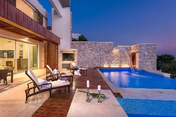 5-Bedroom Villa in Brela with Heated Pool