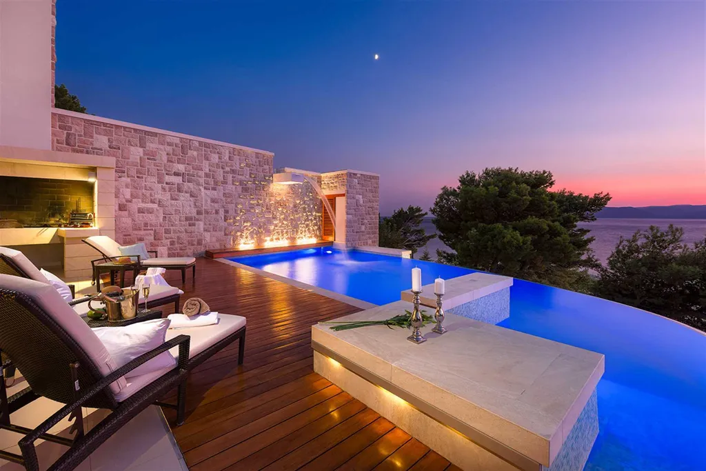5-Bedroom Villa in Brela with Heated Pool