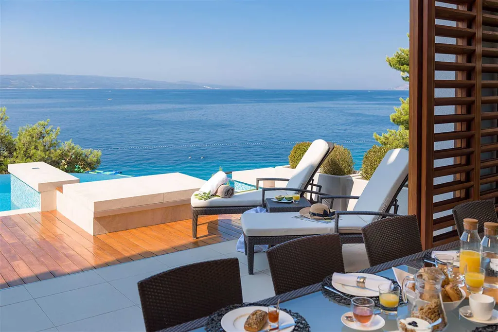5-Bedroom Villa in Brela with Heated Pool