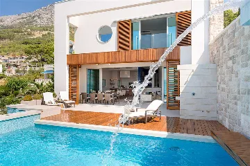 5-Bedroom Villa in Brela with Heated Pool