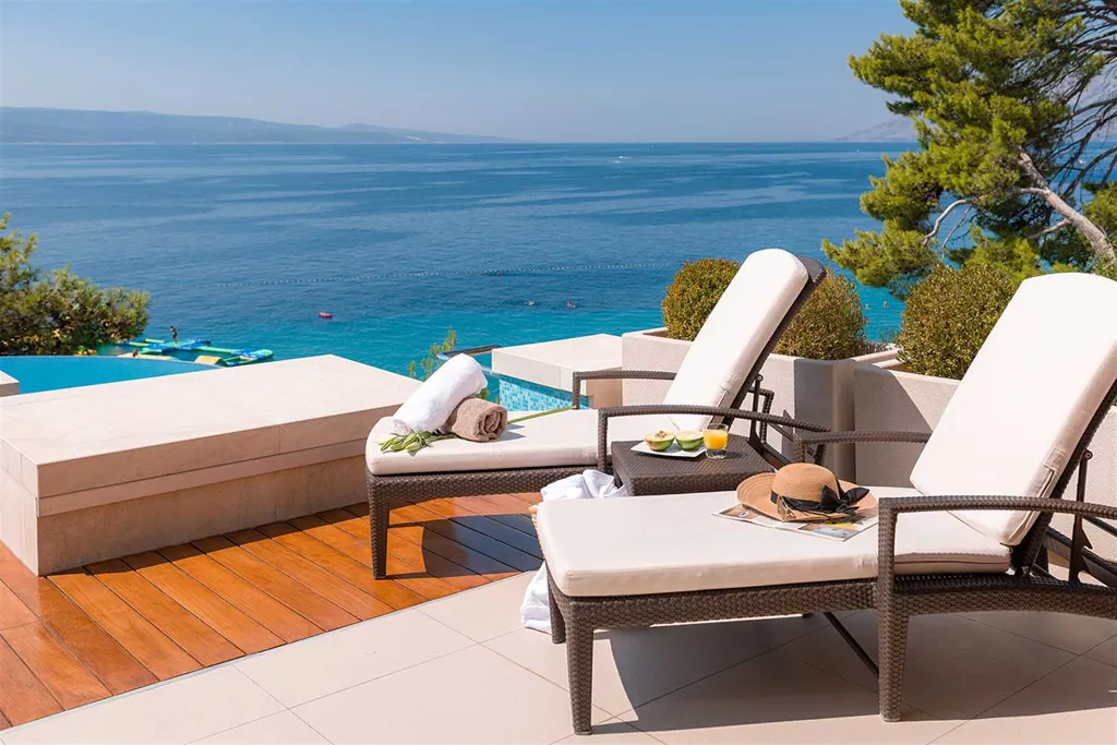 5-Bedroom Villa in Brela with Heated Pool
