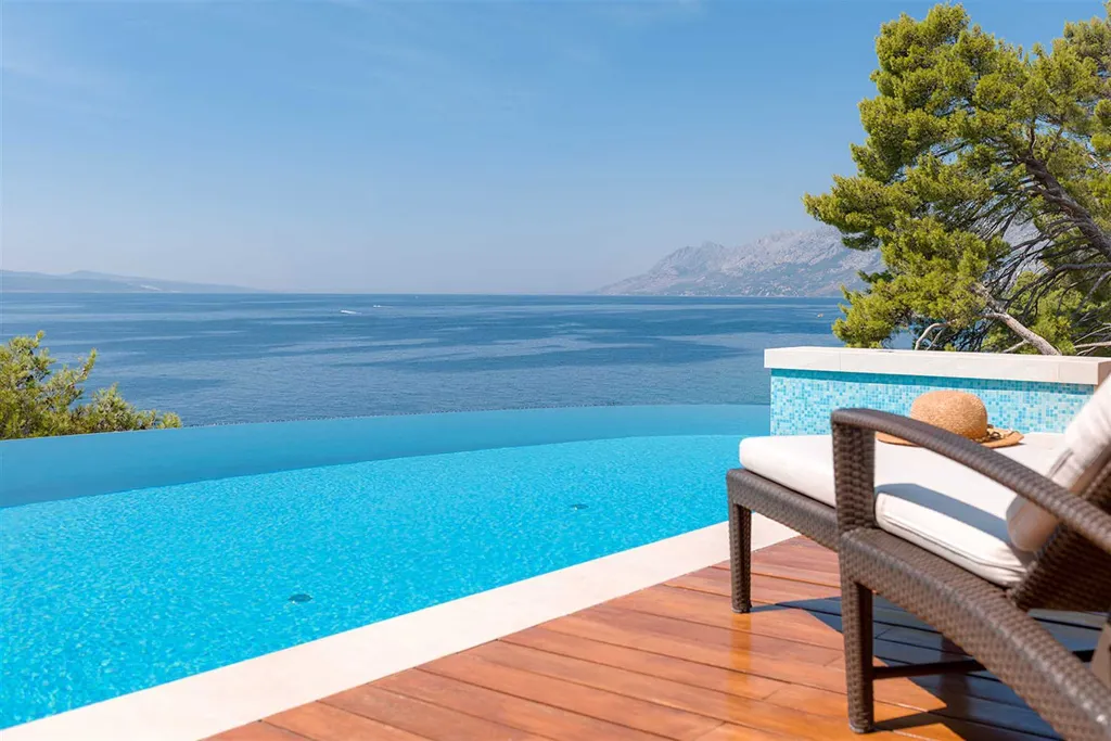 5-Bedroom Villa in Brela with Heated Pool
