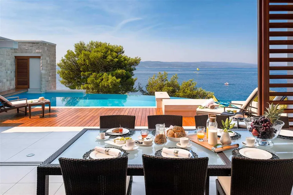 5-Bedroom Villa in Brela with Heated Pool