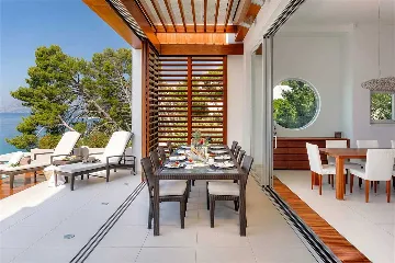 5-Bedroom Villa in Brela with Heated Pool