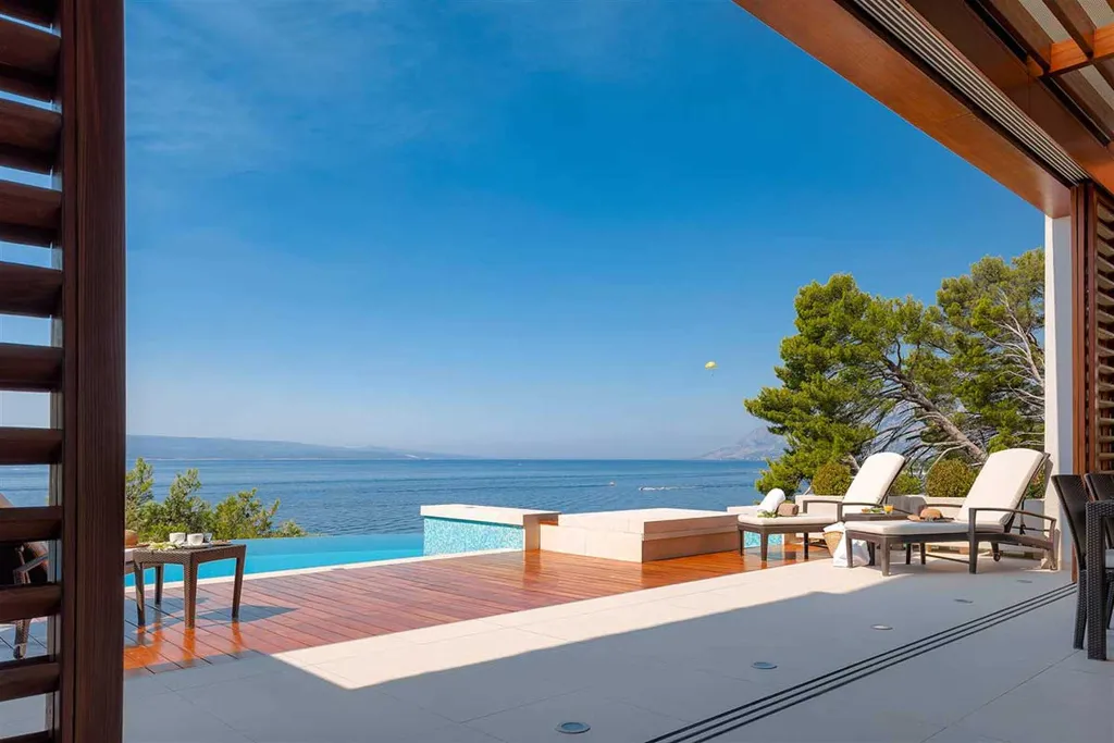 5-Bedroom Villa in Brela with Heated Pool