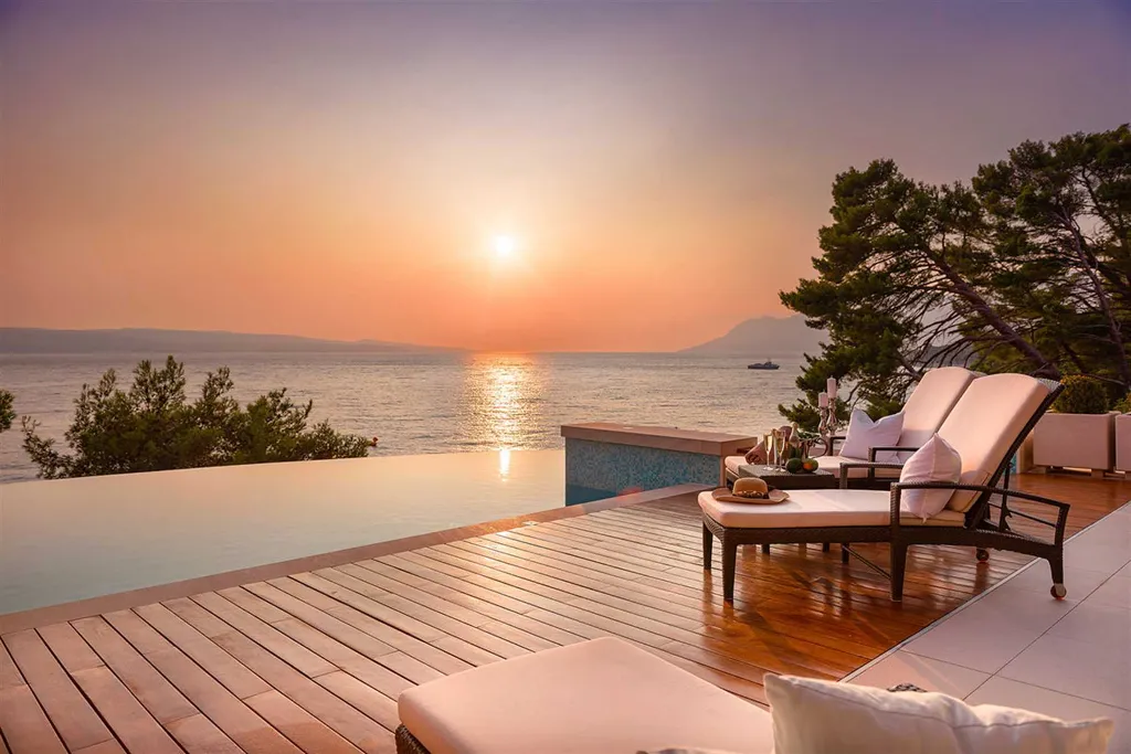 5-Bedroom Villa in Brela with Heated Pool