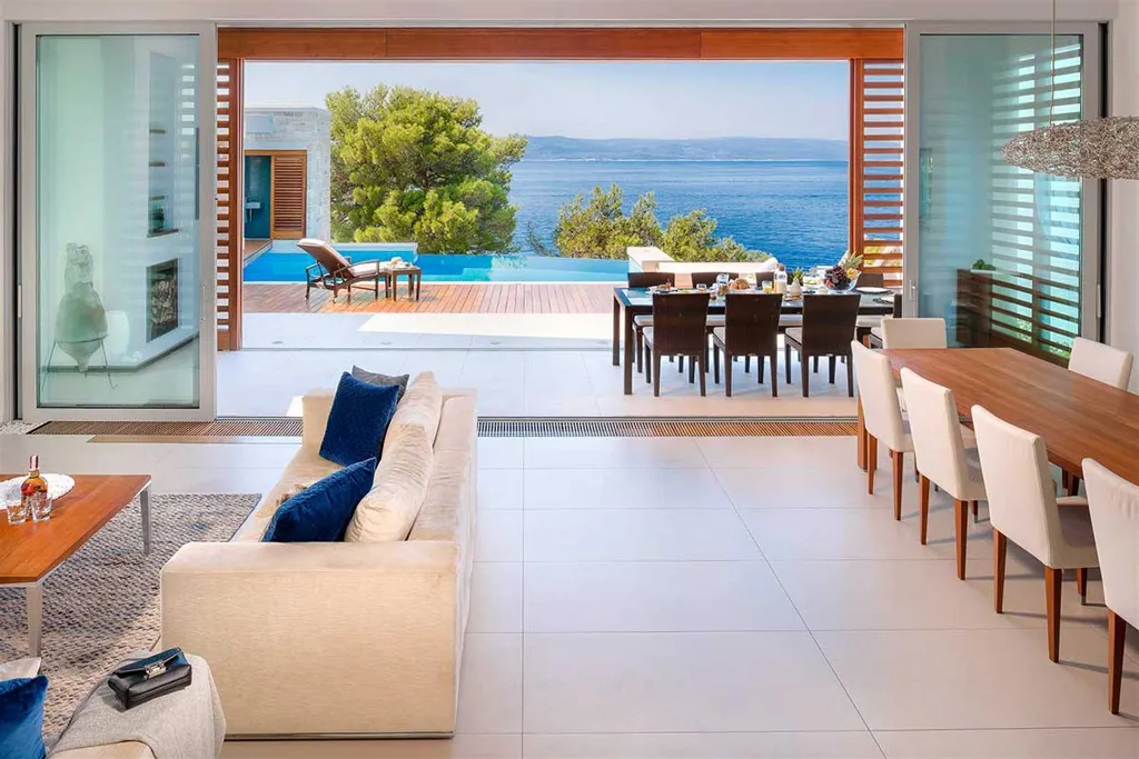 5-Bedroom Villa in Brela with Heated Pool