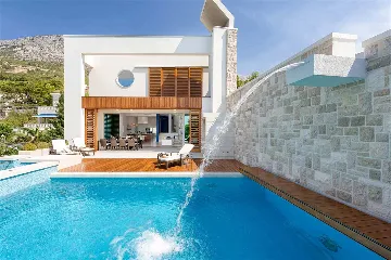 5-Bedroom Villa in Brela with Heated Pool