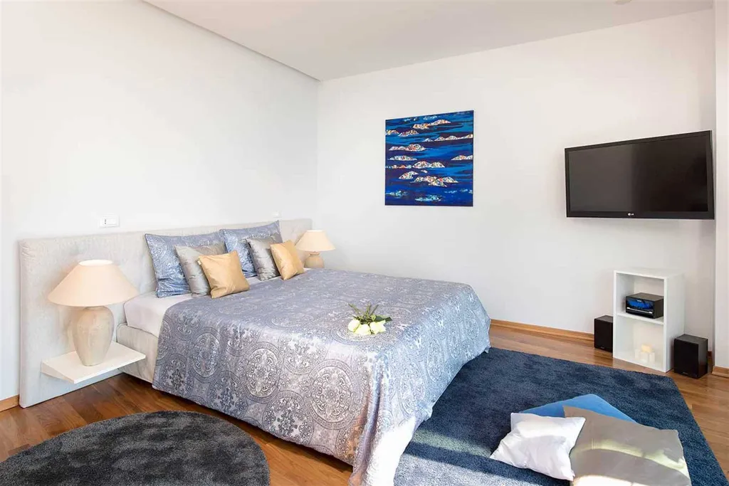 5-Bedroom Villa in Brela with Heated Pool