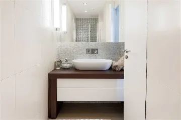 5-Bedroom Villa in Brela with Heated Pool