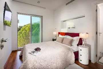 5-Bedroom Villa in Brela with Heated Pool