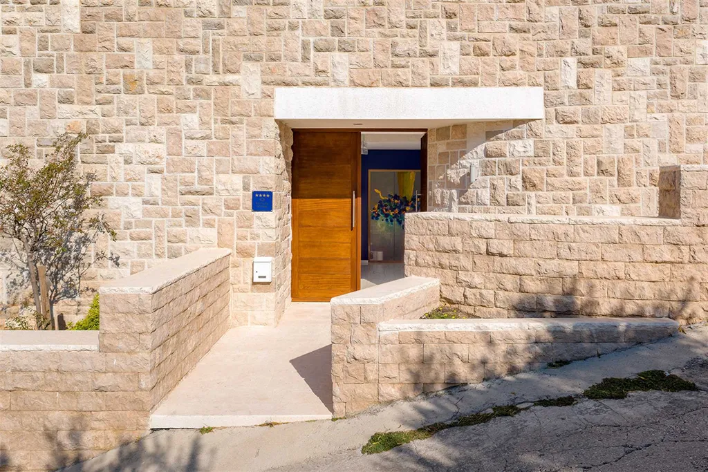 5-Bedroom Villa in Brela with Heated Pool