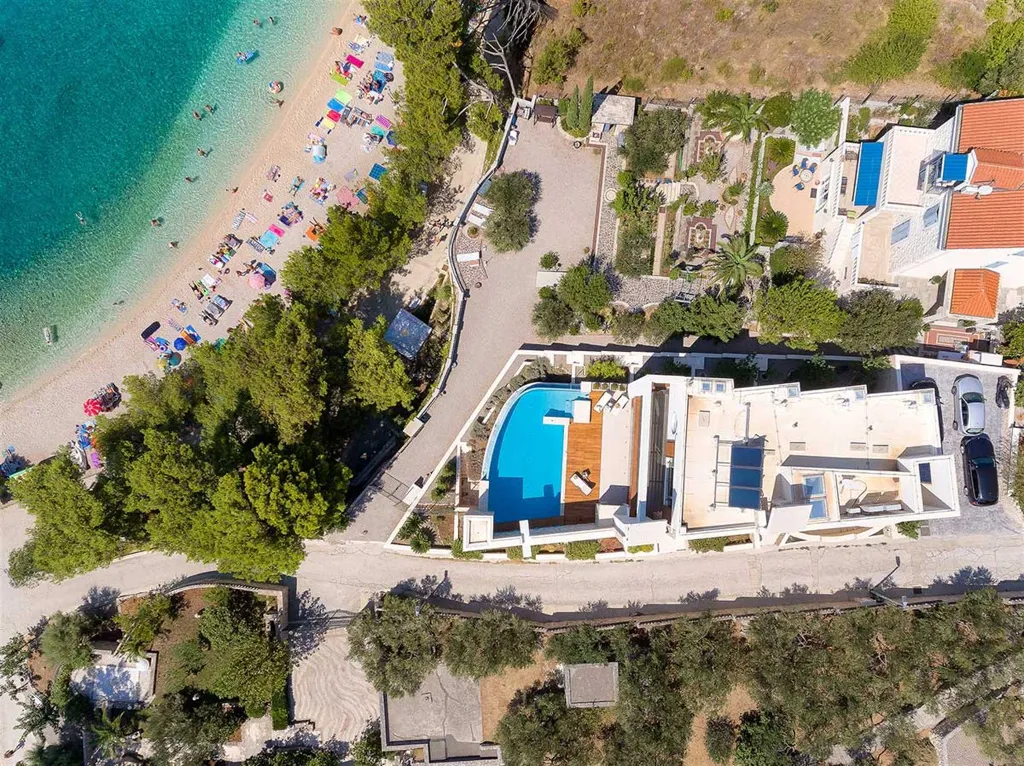 5-Bedroom Villa in Brela with Heated Pool