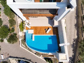 5-Bedroom Villa in Brela with Heated Pool