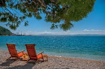 Air-Conditioned 2-Bedroom Villa in Bratuš for 5