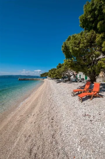 Air-Conditioned 2-Bedroom Villa in Bratuš for 5