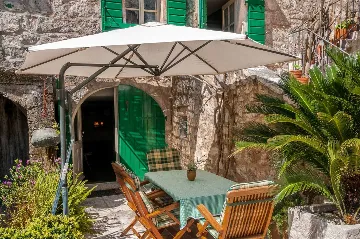 Air-Conditioned 2-Bedroom Villa in Bratuš for 5