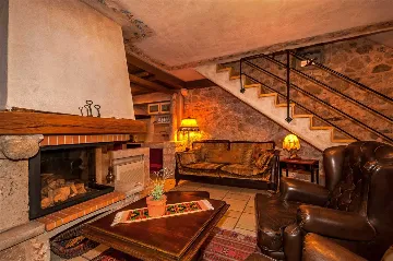 Air-Conditioned 2-Bedroom Villa in Bratuš for 5