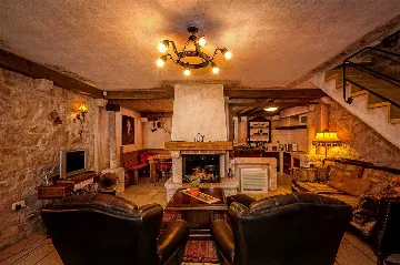 Air-Conditioned 2-Bedroom Villa in Bratuš for 5