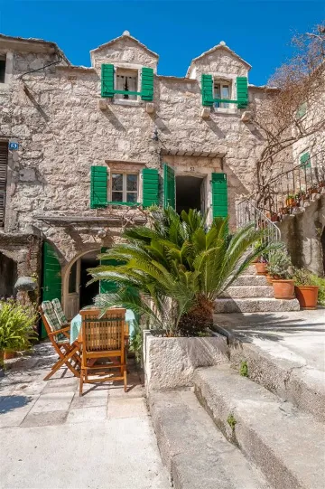 Air-Conditioned 2-Bedroom Villa in Bratuš for 5