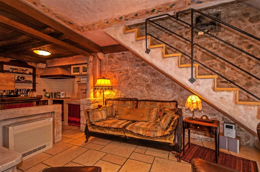 Air-Conditioned 2-Bedroom Villa in Bratuš for 5
