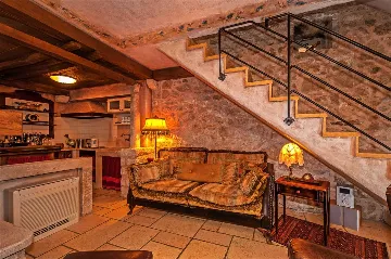 Air-Conditioned 2-Bedroom Villa in Bratuš for 5