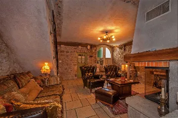 Air-Conditioned 2-Bedroom Villa in Bratuš for 5