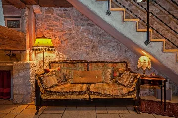 Air-Conditioned 2-Bedroom Villa in Bratuš for 5