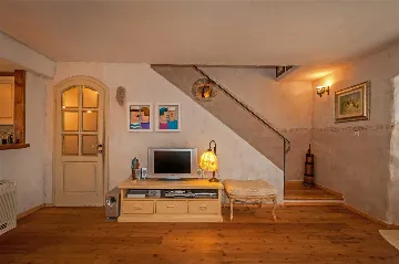 Air-Conditioned 2-Bedroom Villa in Bratuš for 5