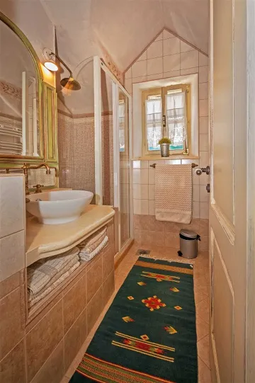 Air-Conditioned 2-Bedroom Villa in Bratuš for 5